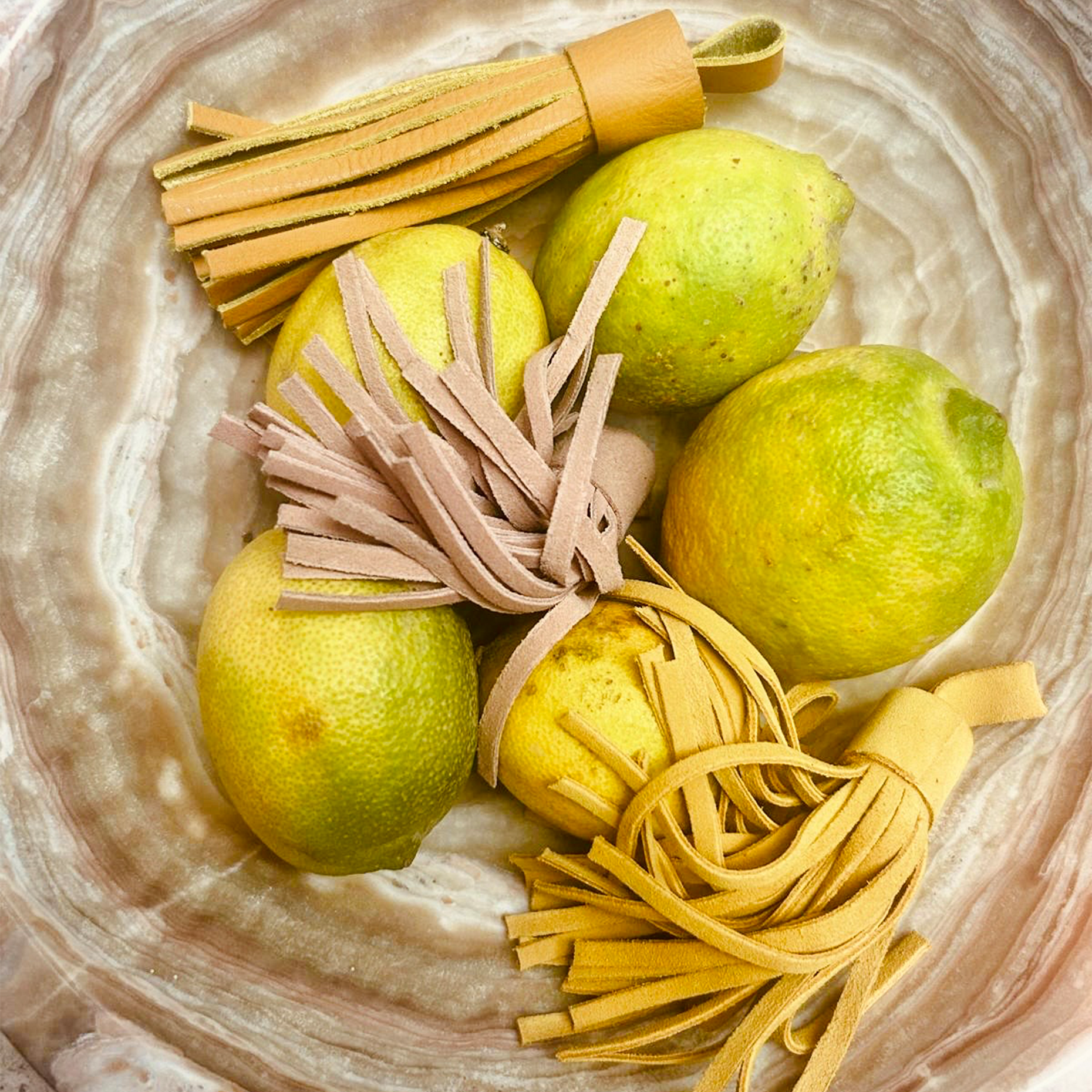 Charm din piele întoarsă maro-caramel – Marrakesh