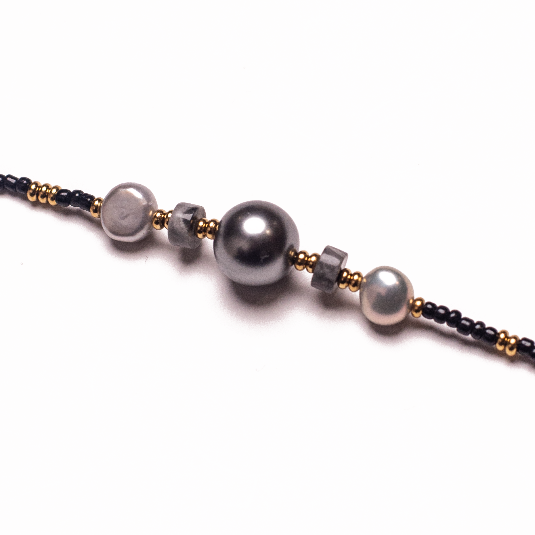 NOTTE PERLATA – Strap pentru telefon cu perle naturale și pietre naturale 32 cm