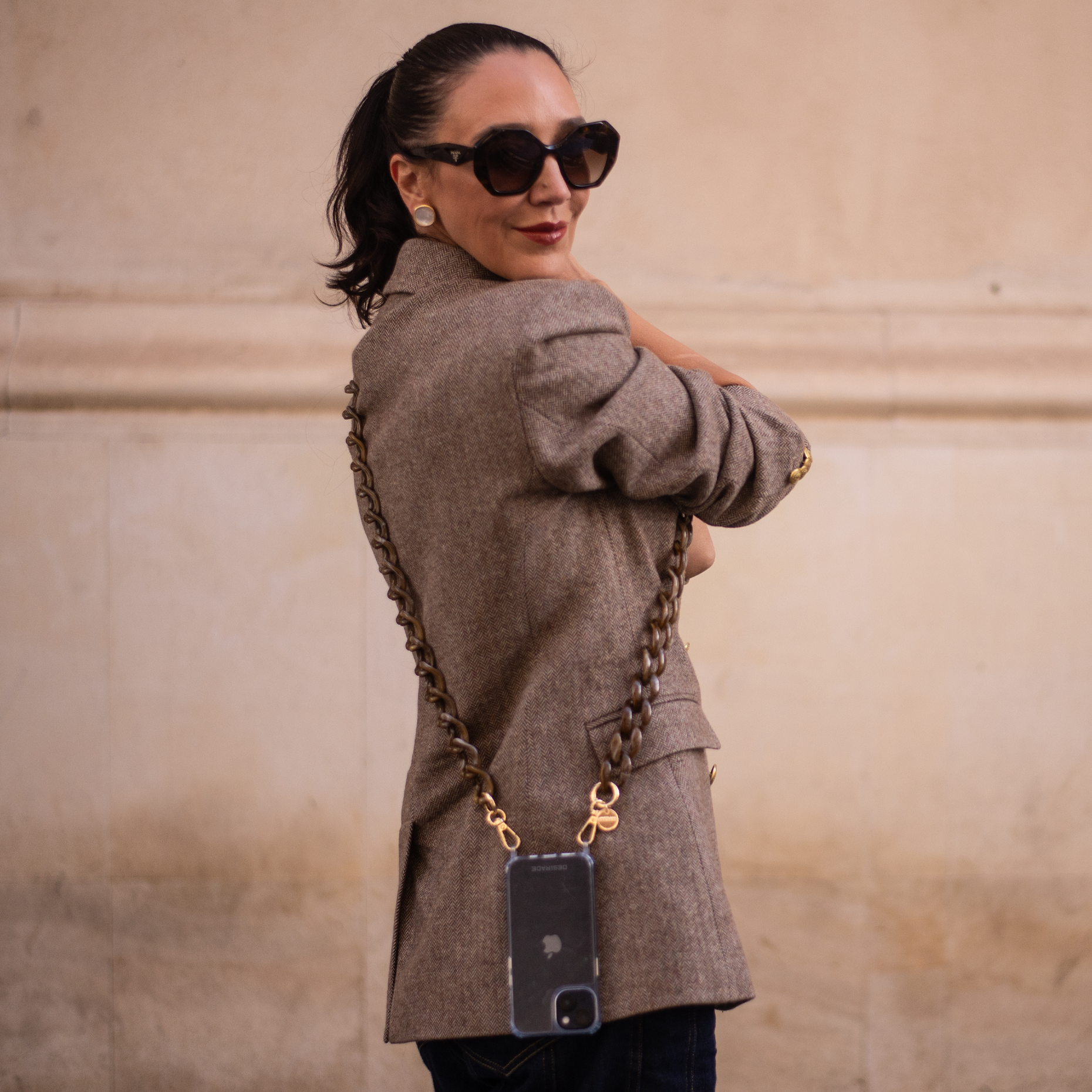 Chestnut Luxe – Crossbody Strap pentru telefon